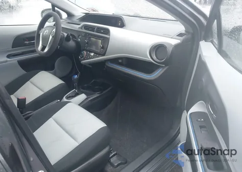 2012 Toyota Prius C Three из США, поврежденный, VIN JTDKDTB38C1029976